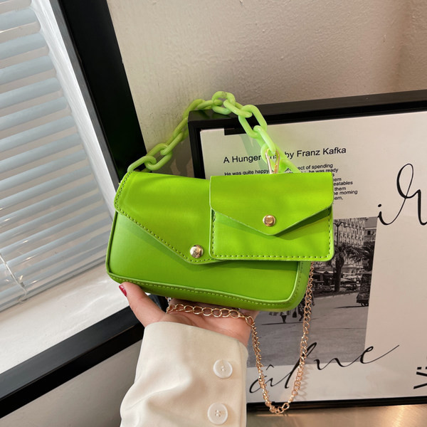 Нов модел малка дамска чанта от еко кожа с две дръжки