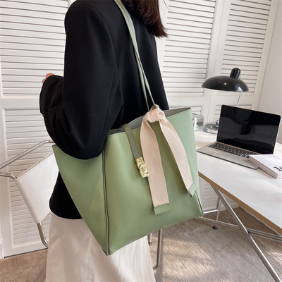 Ежедневна дамска чанта в три цвята за рамо