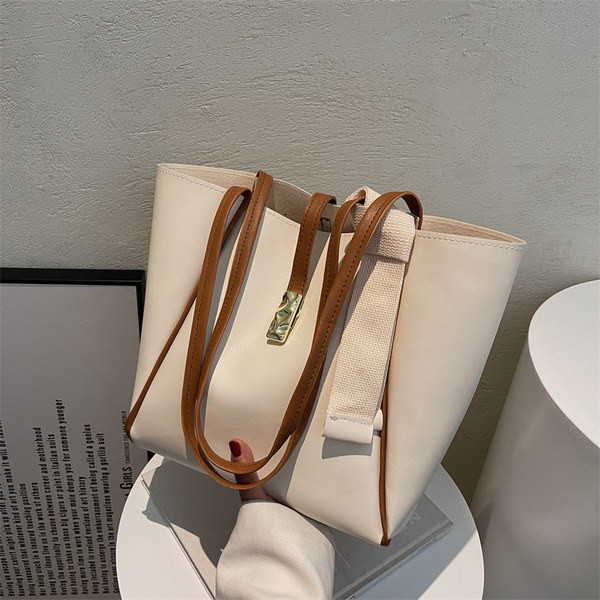 Ежедневна дамска чанта в три цвята за рамо