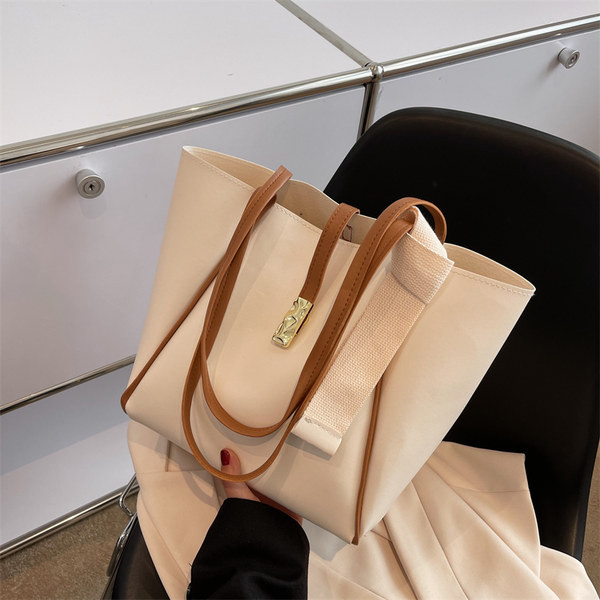 Ежедневна дамска чанта в три цвята за рамо