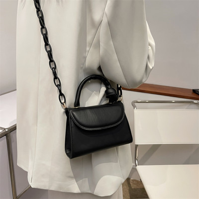 Нов модел чанта от еко кожа с две дръжки