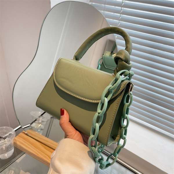 Нов модел чанта от еко кожа с две дръжки 