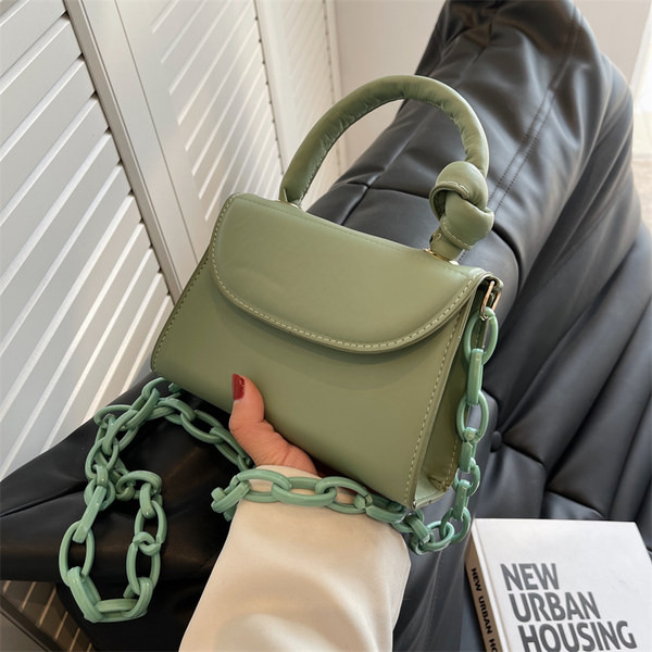 Нов модел чанта от еко кожа с две дръжки 