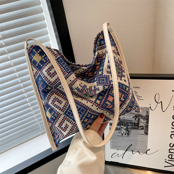 Ежедневна чанта от текстил с цип 