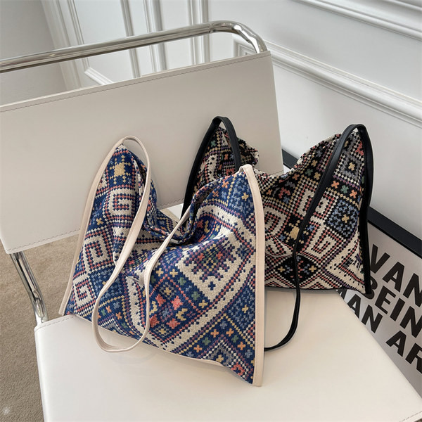 Ежедневна чанта от текстил с цип 