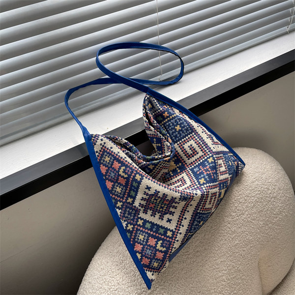 Ежедневна чанта от текстил с цип 