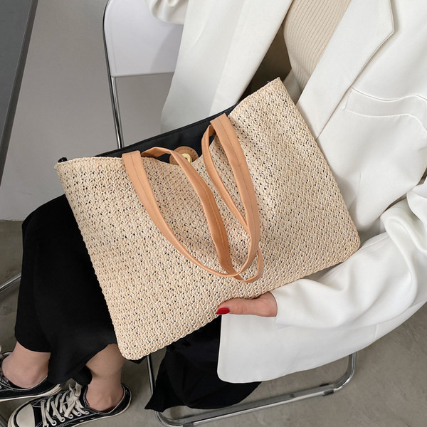 Дамска сламена чанта тип торба 