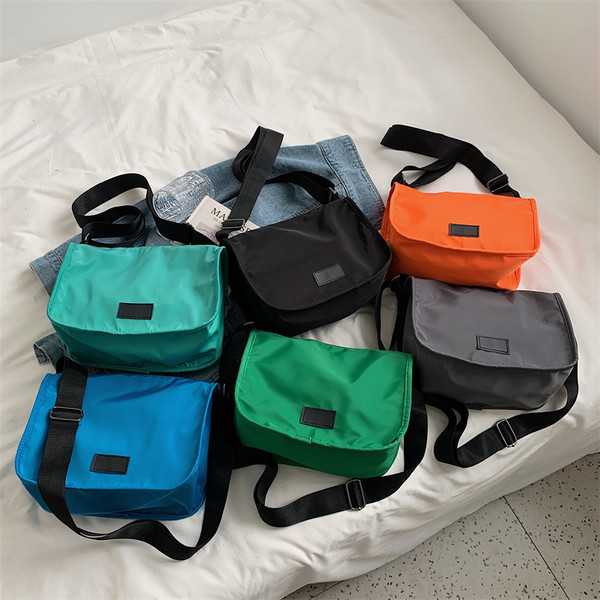 Ежедневна дамска текстилна чанта с емблема за рамо