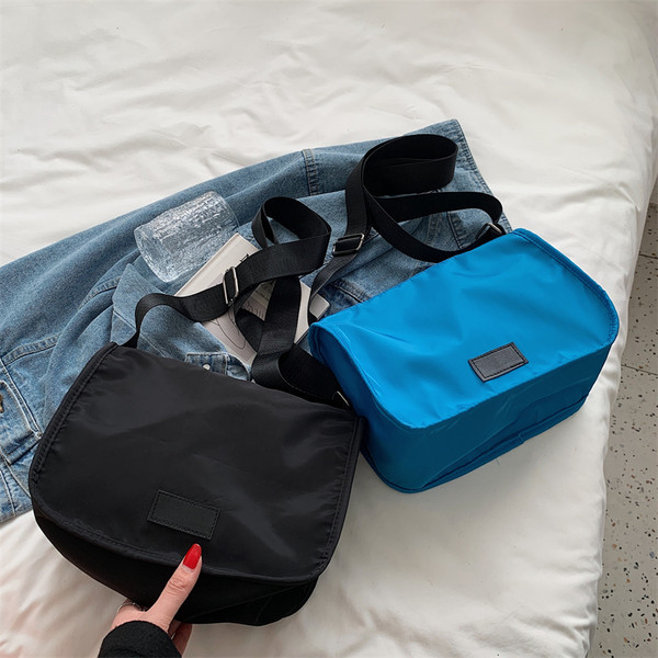 Ежедневна дамска текстилна чанта с емблема за рамо