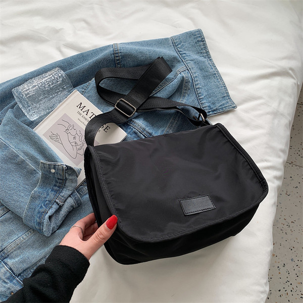 Ежедневна дамска текстилна чанта с емблема за рамо