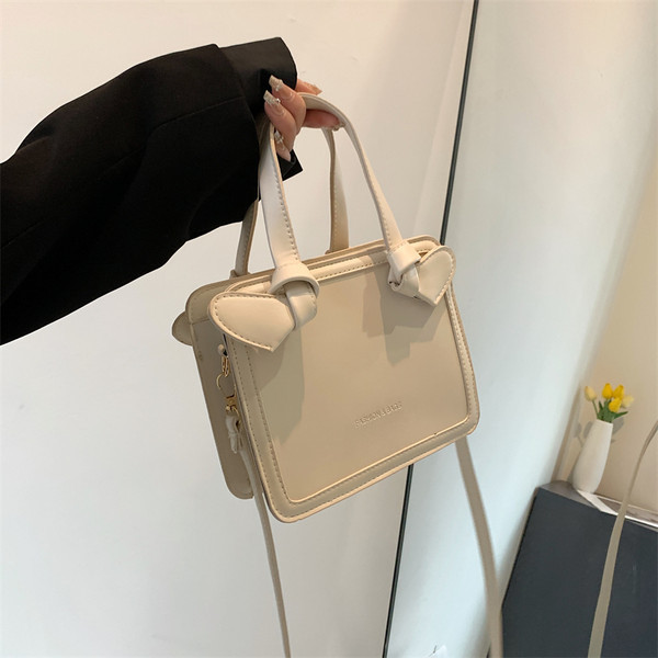 Ежедневна дамска чанта от еко кожа с дръжки