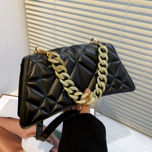 Нов модел дамска чанта от еко кожа с две дръжки