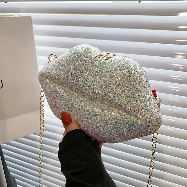 Лъскава дамска чанта с ципове