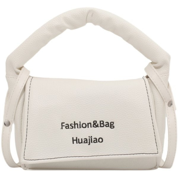 Дамска кожена квадратна чанта с надпис 