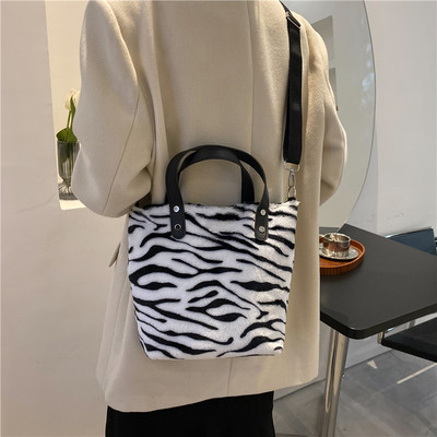 Casual τσάντα με animal print