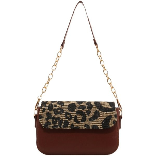 Кожена чанта с метална верига и животински принт