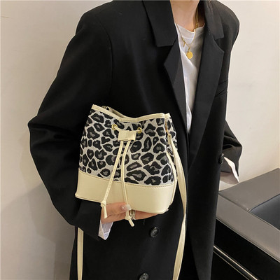 Casual τσάντα με κορδόνια και animal print