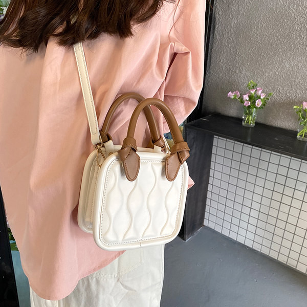 Стилна чанта от еко кожа 