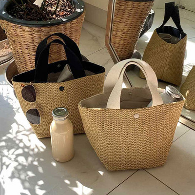 Γυναικεία τσάντα κατάλληλη για παραλία με μεταλλικό κούμπωμα
