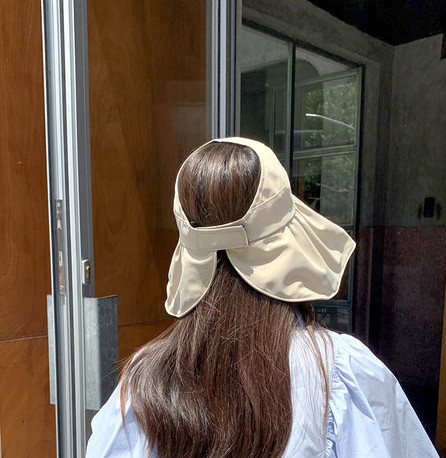 Дамска текстилна шапка с широка козирка