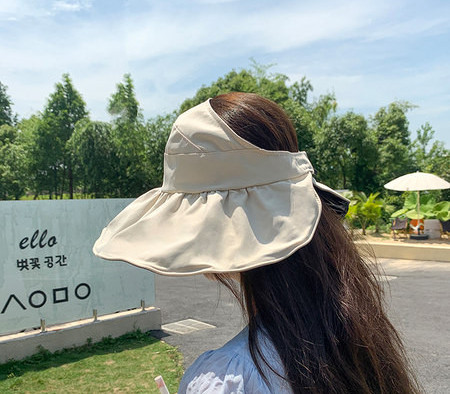 Дамска текстилна шапка с широка козирка