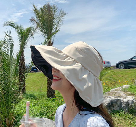 Дамска текстилна шапка с широка козирка