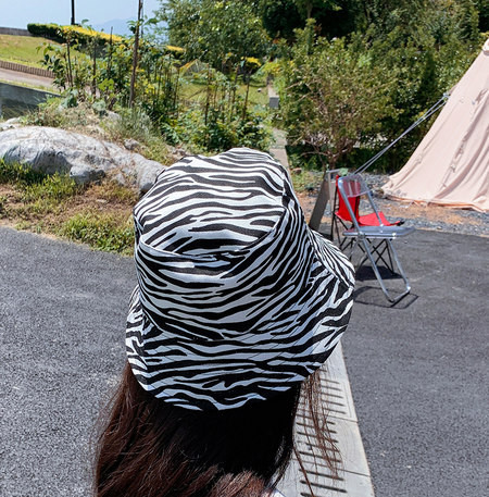 Дамска шапка тип идьотка подходяща за ежедневието