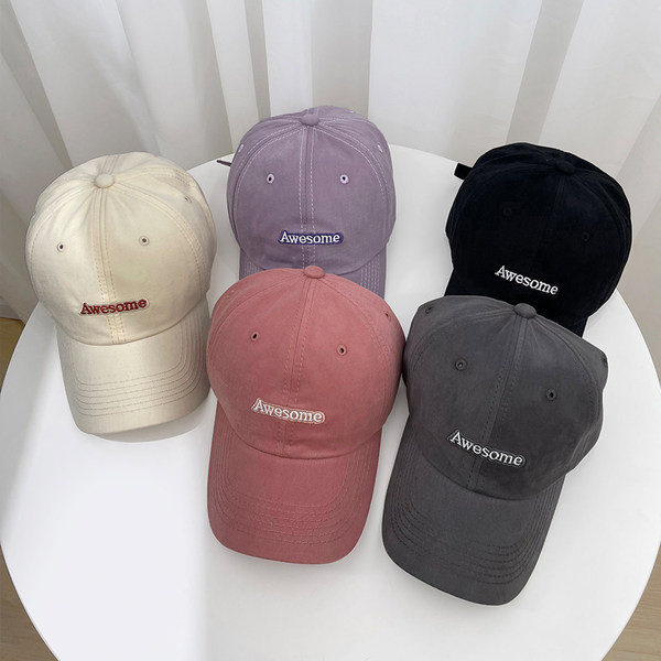 Дамска ежедневна шапка с козирка и надпис