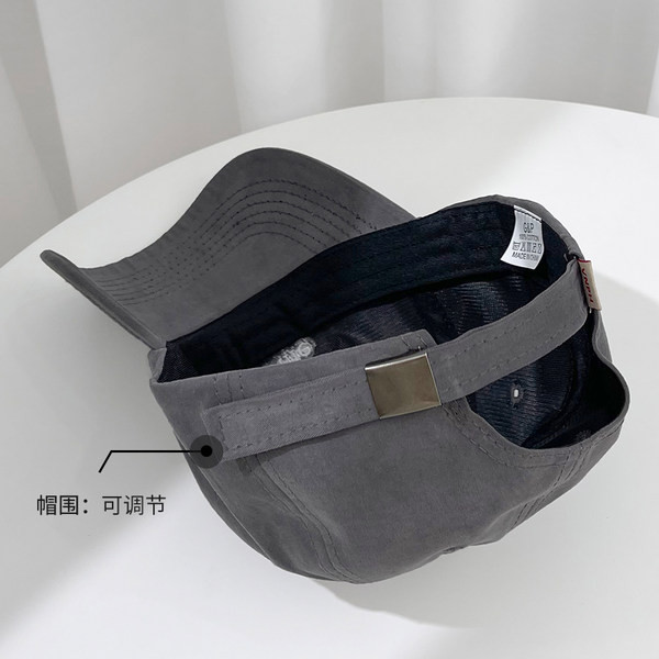 Дамска ежедневна шапка с козирка и надпис