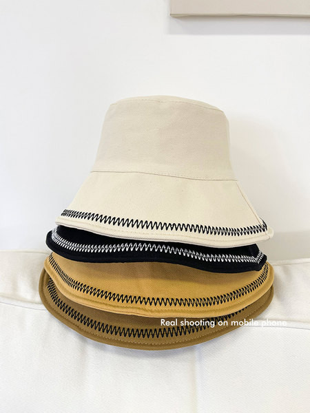 Дамска платнена шапка с периферия 