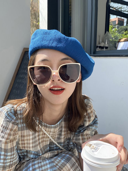 Дамска шапка тип барета в няколко цвята