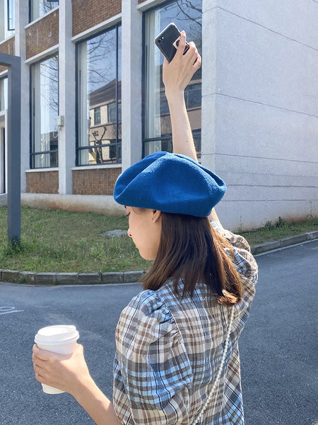 Дамска шапка тип барета в няколко цвята