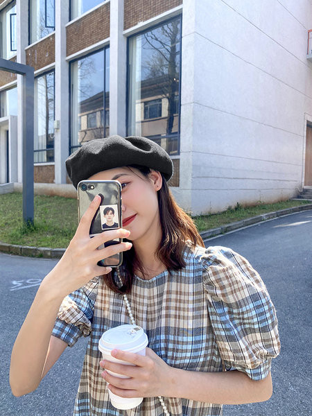 Дамска шапка тип барета в няколко цвята