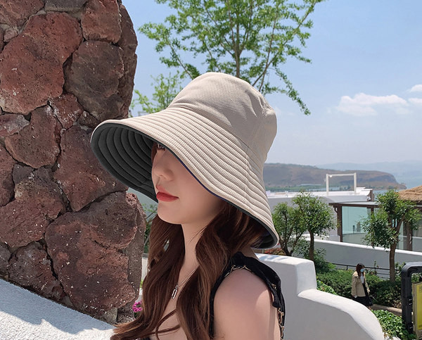 Дамска лятна шапка с две лица и голяма периферия