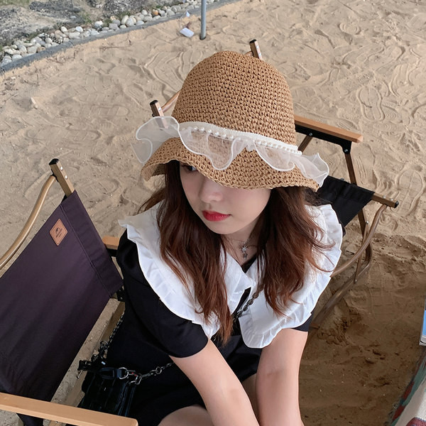 Дамска шапка с тюл и перли 