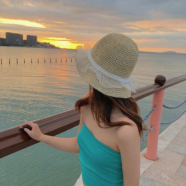 Дамска шапка с тюл и перли 