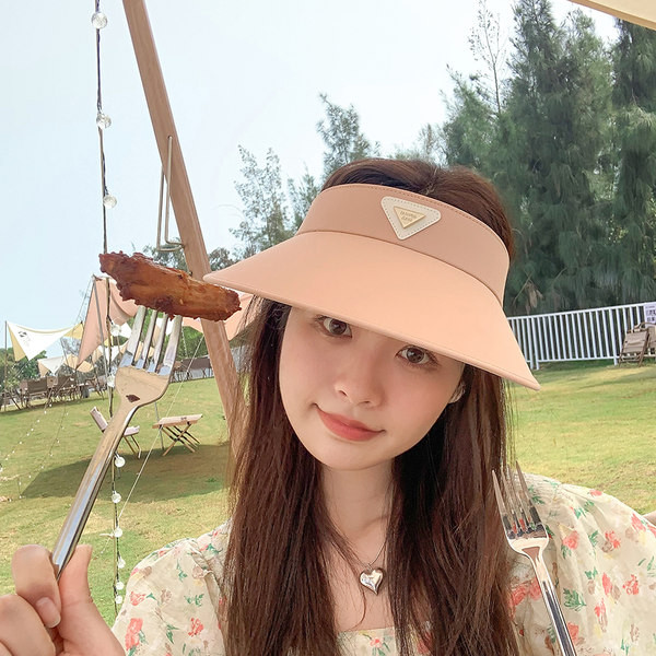 Дамска слънцезащитна шапка с козирка и емблема