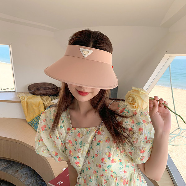 Дамска слънцезащитна шапка с козирка и емблема