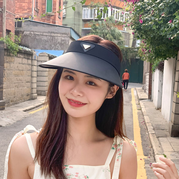 Дамска слънцезащитна шапка с козирка и емблема