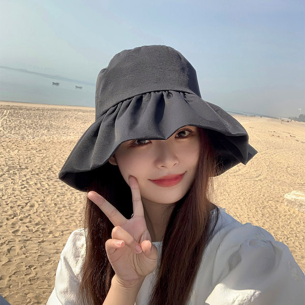 Дамска платнена шапка с периферия - три цвята