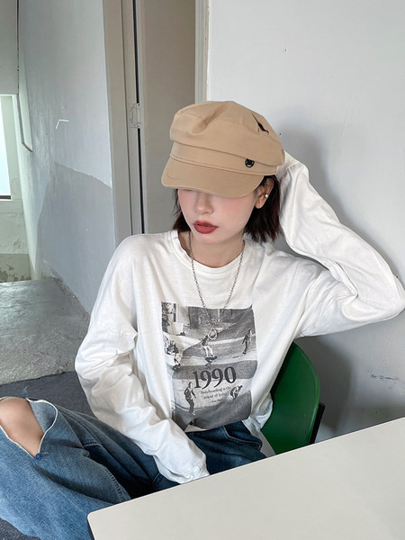 Текстилна шапка барета с метална декорация