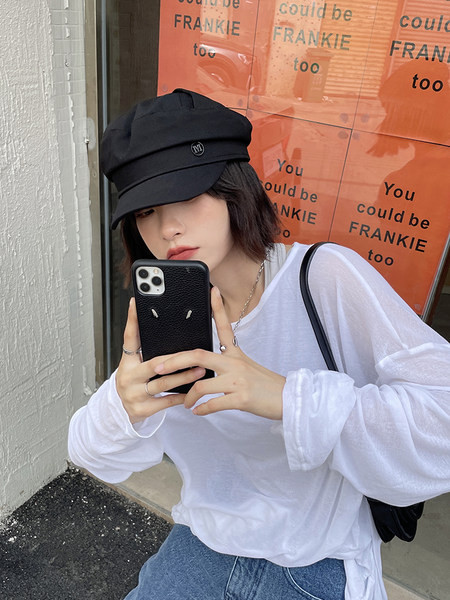 Текстилна шапка барета с метална декорация