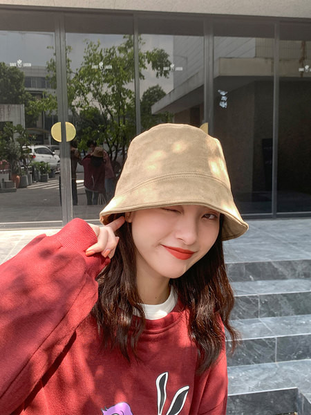 Дамска шапка тип рибарска от еко велур 