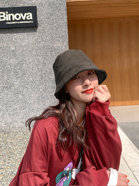 Дамска шапка тип рибарска от еко велур 