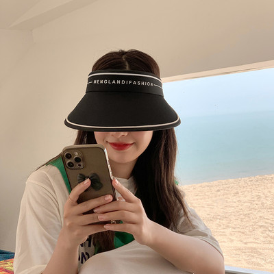 Дамска шапка с - козирка и надпис