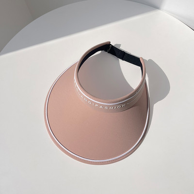 Дамска шапка с - козирка и надпис