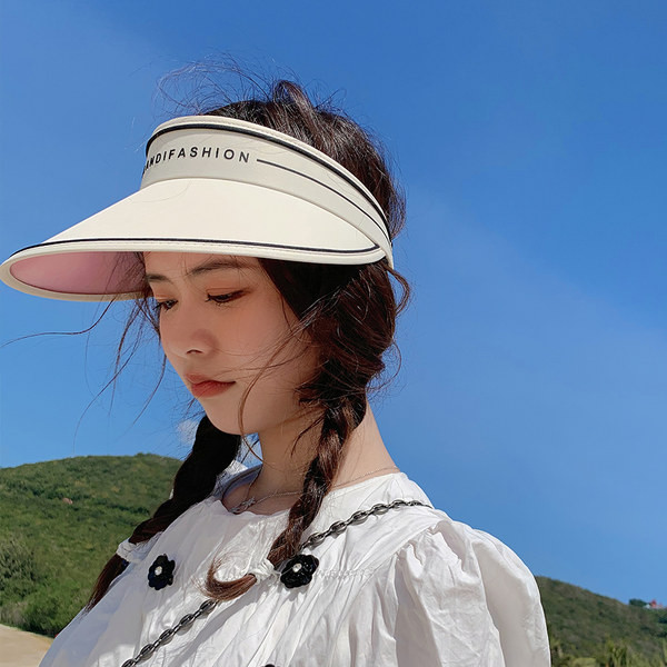 Дамска шапка с - козирка и надпис