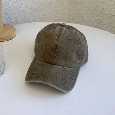 Дамска шапка - с козирка