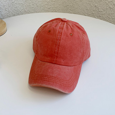 Дамска шапка - с козирка