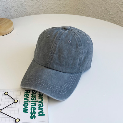 Дамска шапка - с козирка